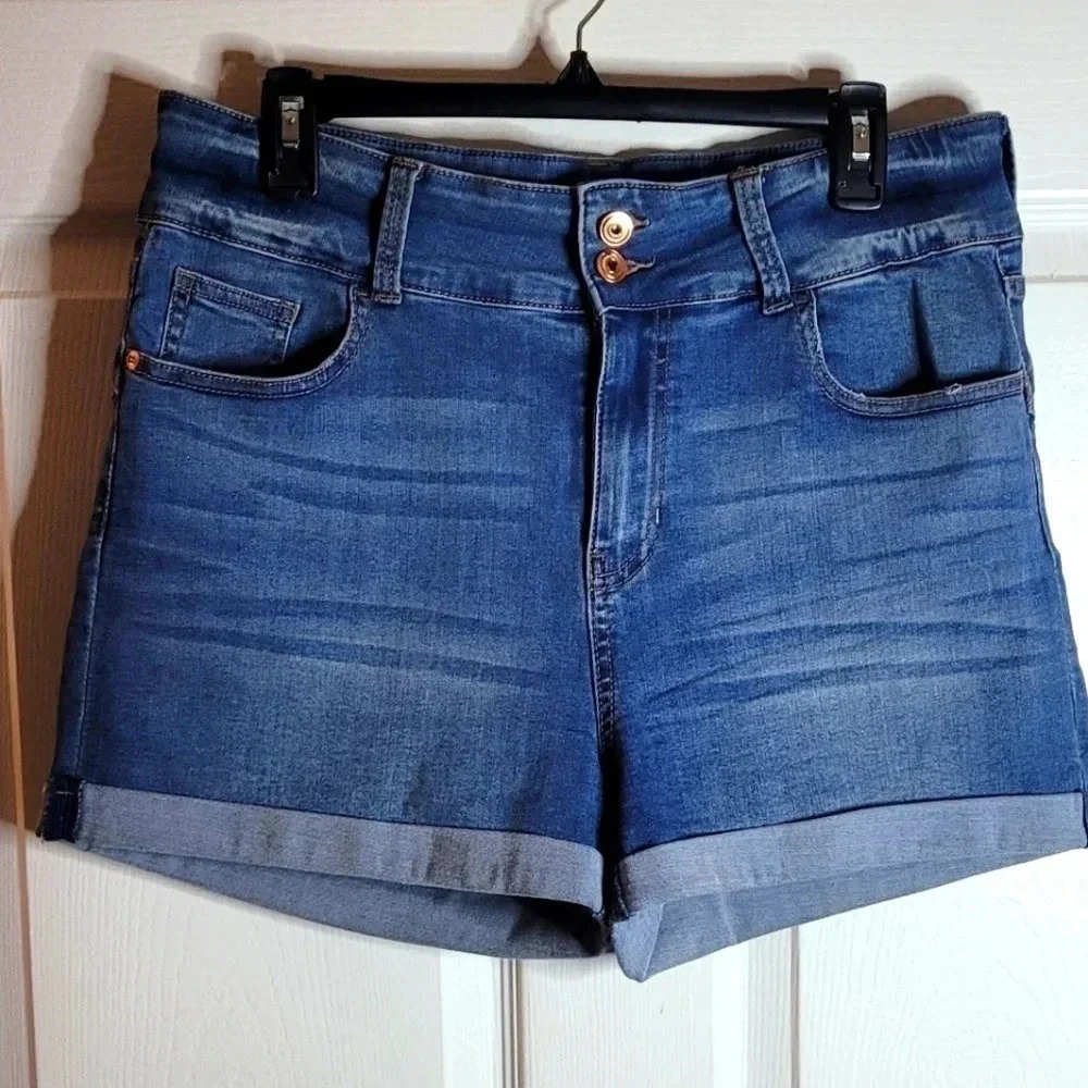 Celebrity Pink Shorts High Rise Cuffed